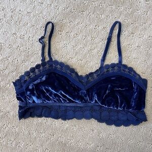 Aerie Women's Velour Velvet Scalloped Lace Trim V-Neck Bralette Navy, Size S